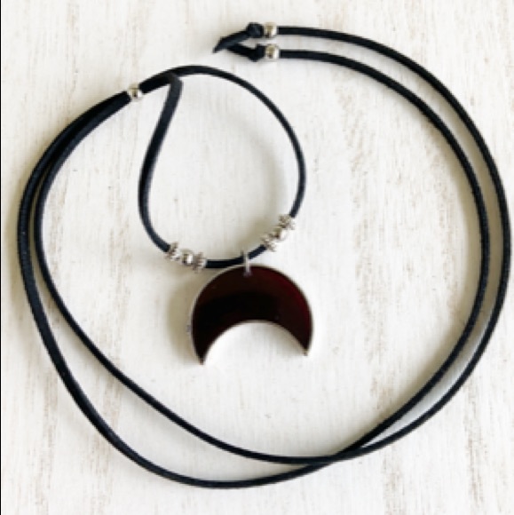 Dark red resin crescent moon leather necklace - Picture 7 of 13